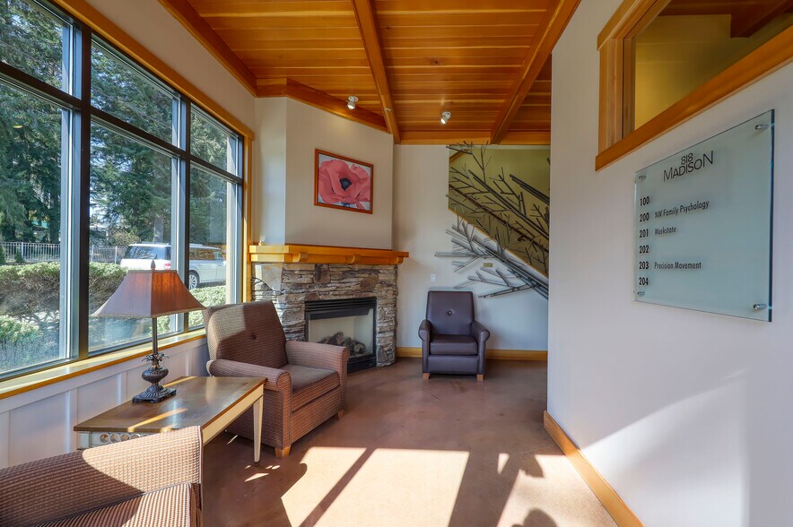 More Photos Of 818 Madison Ave N, Bainbridge Island Office For Sale