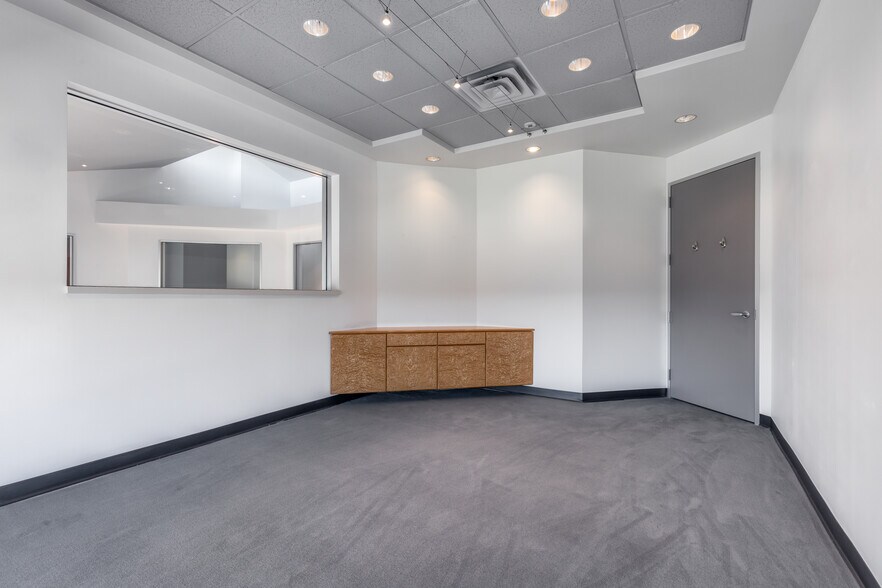 More Photos Of 15315 W Highway 71, Austin Showroom For Sale