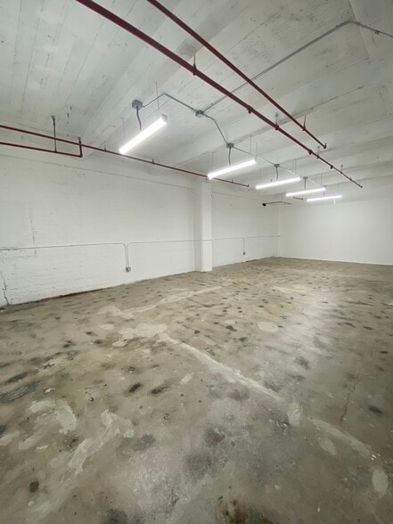 More Photos Of 901 E 31st St, Los Angeles Manufacturing For Lease