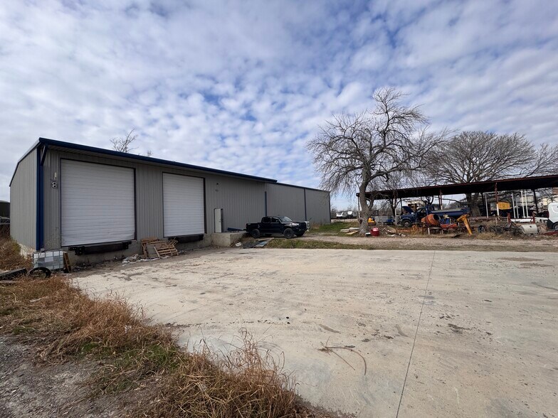 More Photos Of 9701 E Highway 67, Alvarado Service For Sale