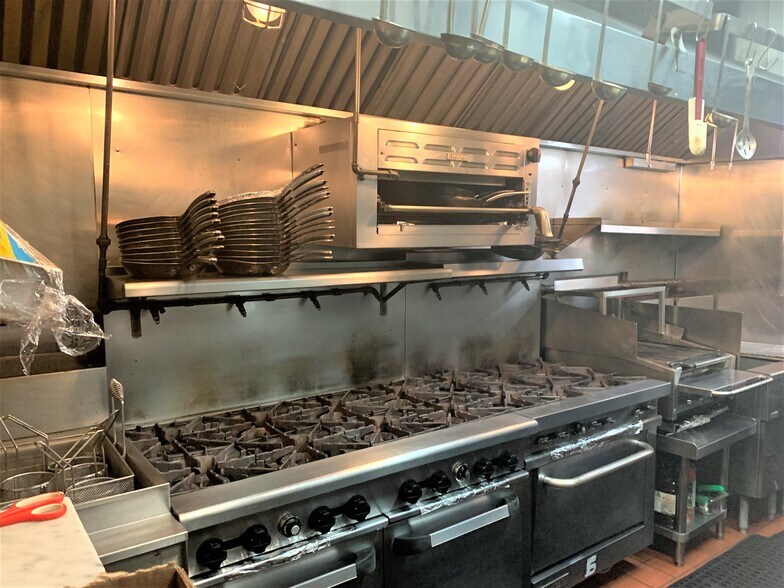 More Photos Of 98 Rivington St, New York Storefront Retail Residential For Lease