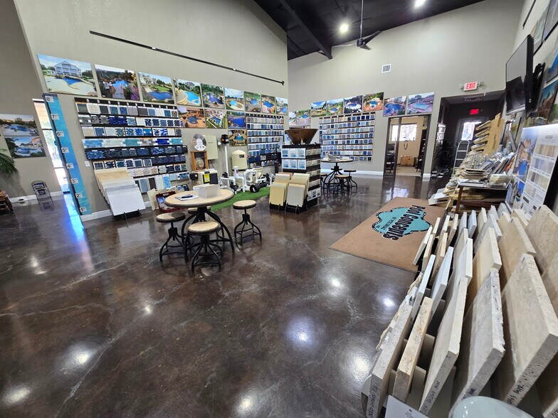 More Photos Of 13318 Western Oak Dr, Helotes Storefront Retail Office For Sale