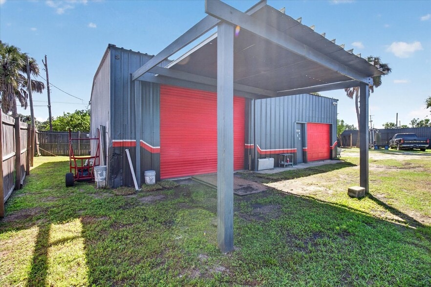 More Photos Of 5306 W Commerce St, Tampa Warehouse For Sale