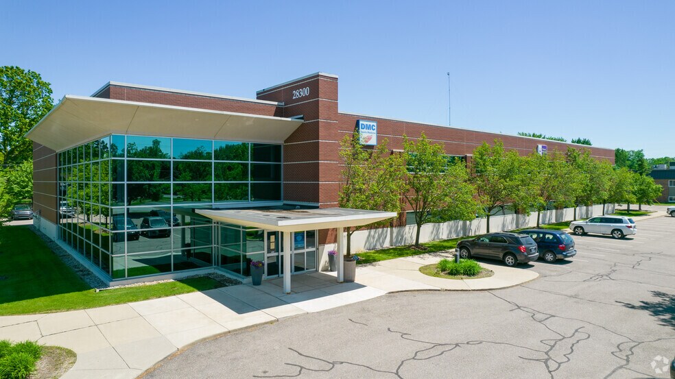 Primary Photo Of 28300 Orchard Lake Rd, Farmington Hills Medical For Lease