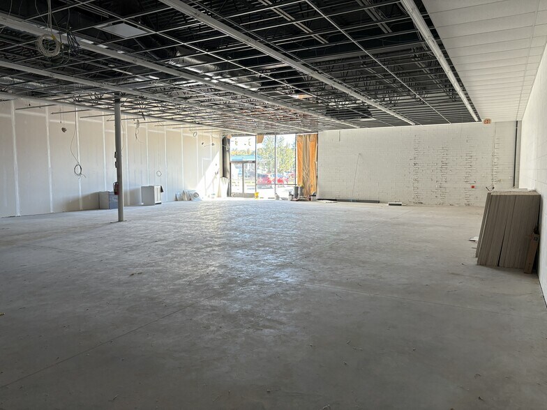 More Photos Of 10 Andrews Rd, Somersworth Freestanding For Lease