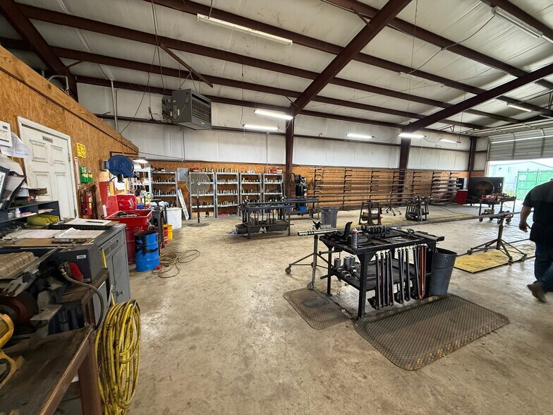 More Photos Of 115 Wyoming Blvd, Pleasanton Warehouse For Lease
