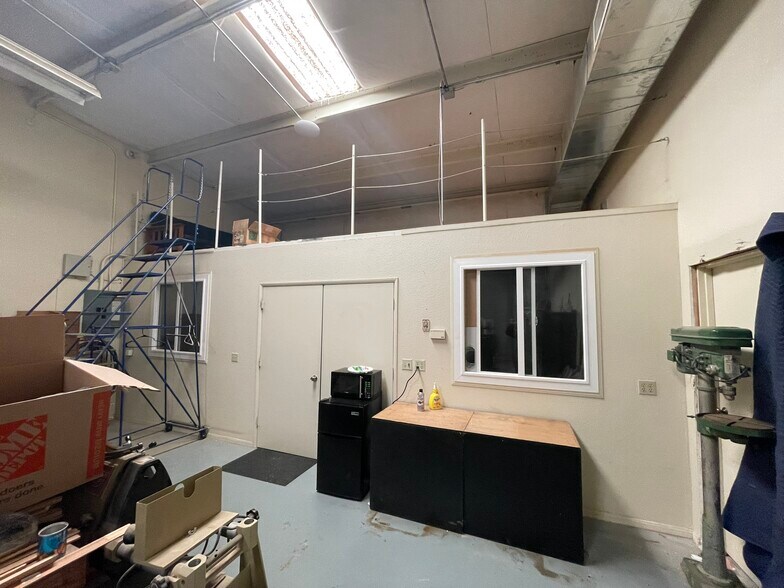 More Photos Of 712 W California Ave, Ridgecrest Warehouse For Sale