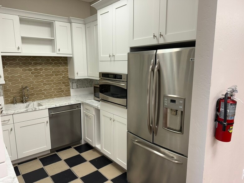 More Photos Of 7655 E Redfield Rd, Scottsdale Light Distribution For Lease