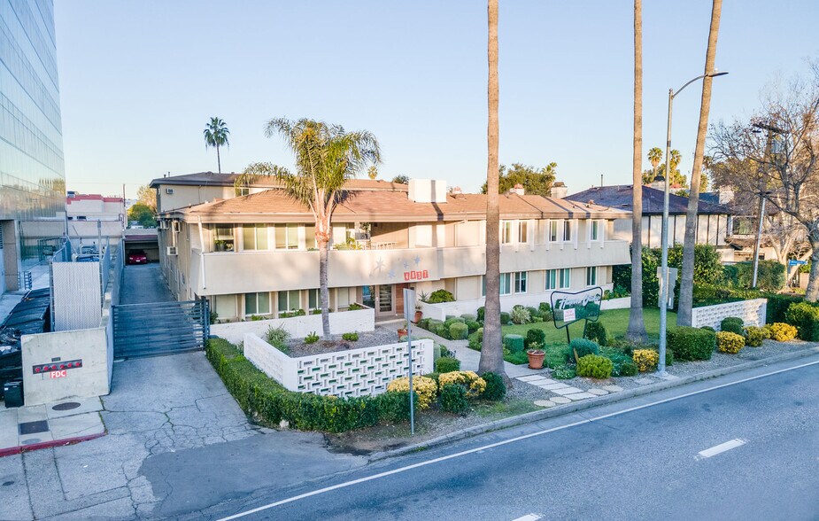 More Photos Of 4837 Hayvenhurst Ave, Encino Apartments For Sale