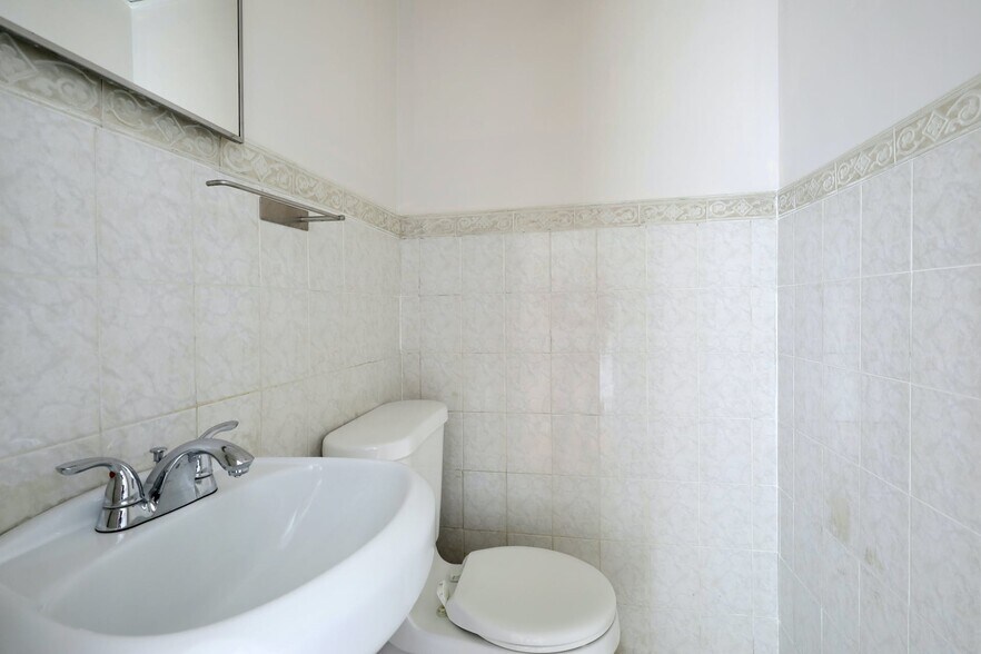 More Photos Of 55 Atlantic Ave, Lynbrook Office For Lease