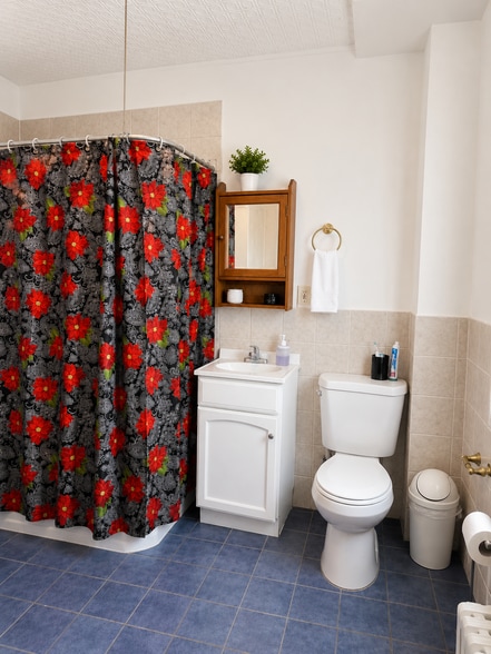 More Photos Of 9625 95th Ave, Ozone Park Flex For Sale