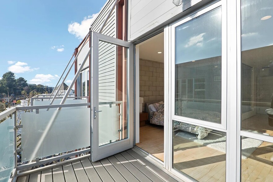 More Photos Of 3450 Cahuenga Blvd W, Los Angeles Office Residential For Sale