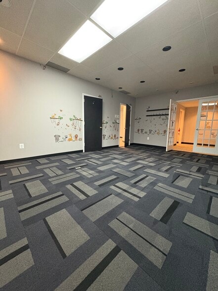 More Photos Of 141 Main St, South River Office For Sale