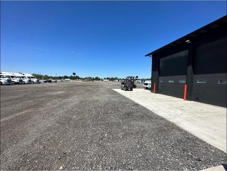 More Photos Of 19660 Stony Island Ave, Lynwood Truck Terminal For Lease