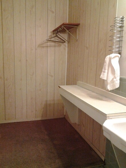 More Photos Of 1520 Main St, Junction Hotel For Sale