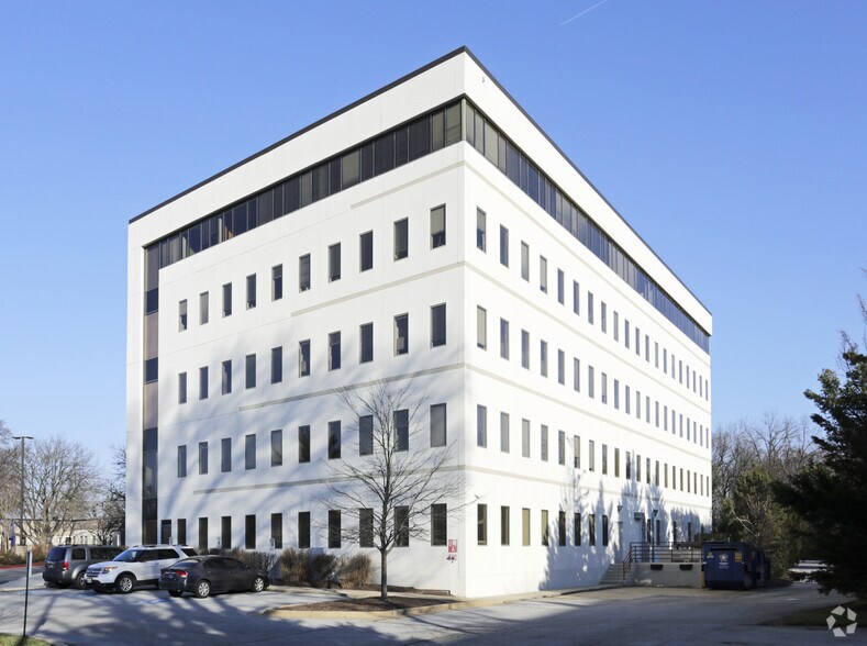 More Photos Of 1002-1056 West St, Laurel Unknown For Lease