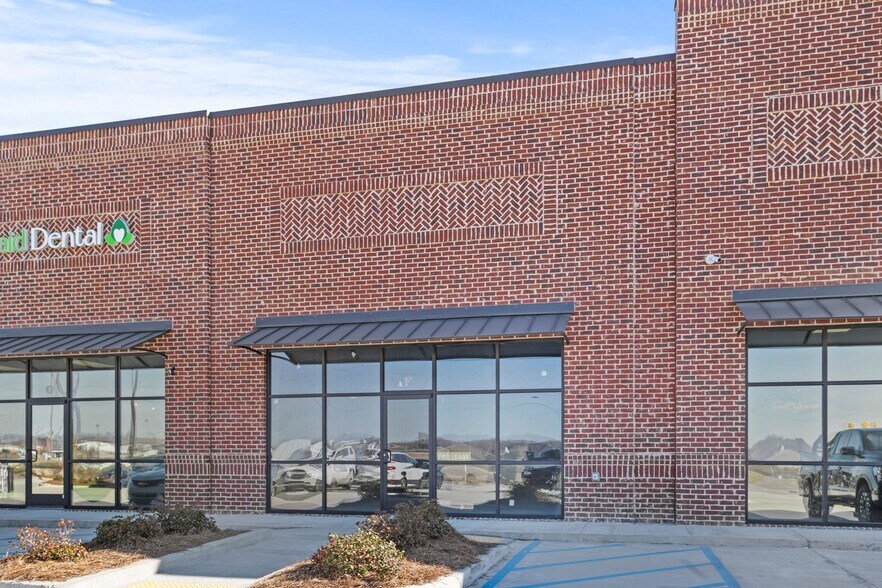 More Photos Of 272 Calhoun Station Pkwy, Madison Storefront For Lease
