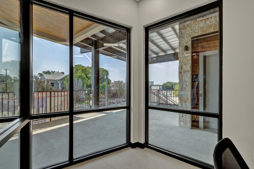 More Photos Of 207 E San Antonio St, New Braunfels Loft Creative Space For Lease