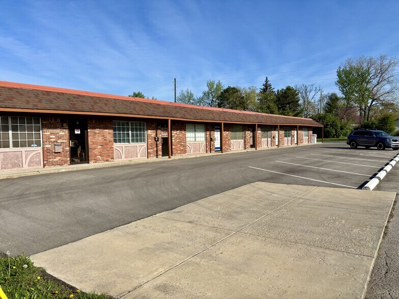 More Photos Of 2737 E 56th St, Indianapolis General Retail For Sale