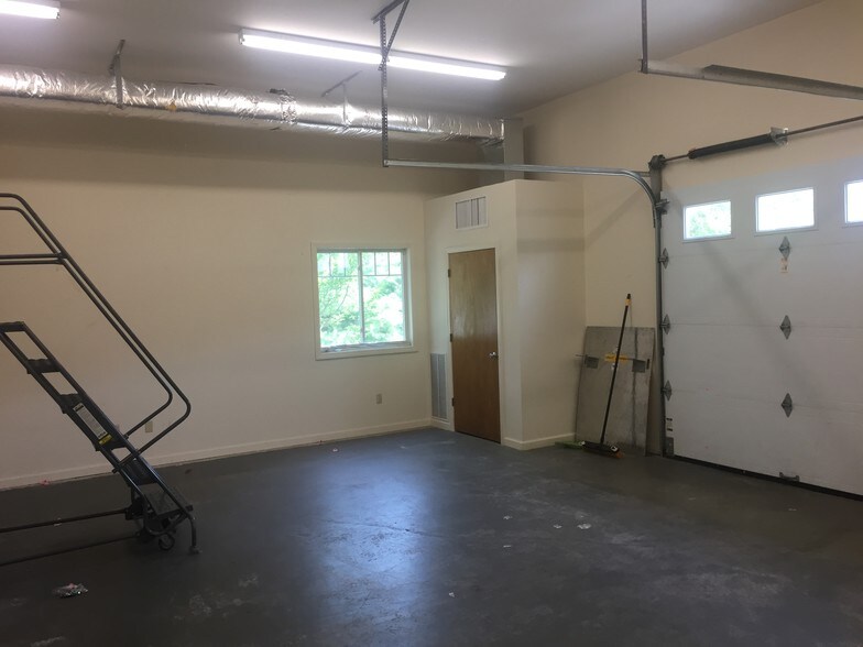 More Photos Of 2351 Boston Post Rd, Guilford Office For Lease