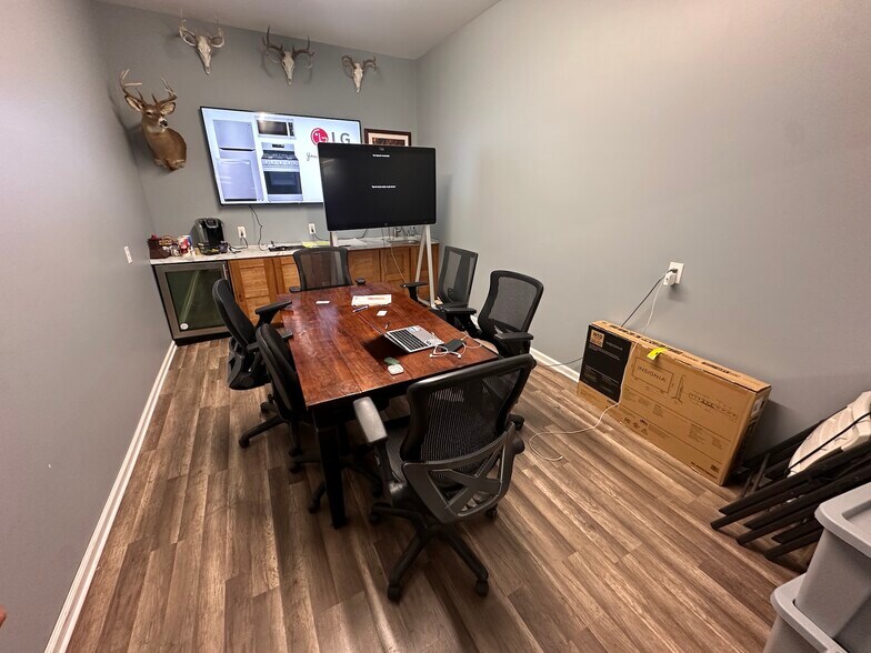 More Photos Of 1623-1635 Chicago Dr SW, Grand Rapids Freestanding For Lease