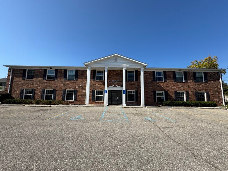 More Photos Of 8123 Grand River Rd, Brighton Medical For Lease