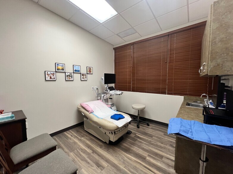 More Photos Of 9179 W Thunderbird Rd, Peoria Medical For Sale