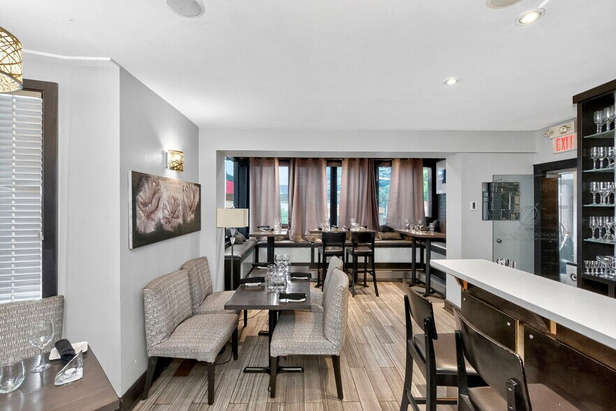 More Photos Of 49 Mary St, Barrie Restaurant For Sale