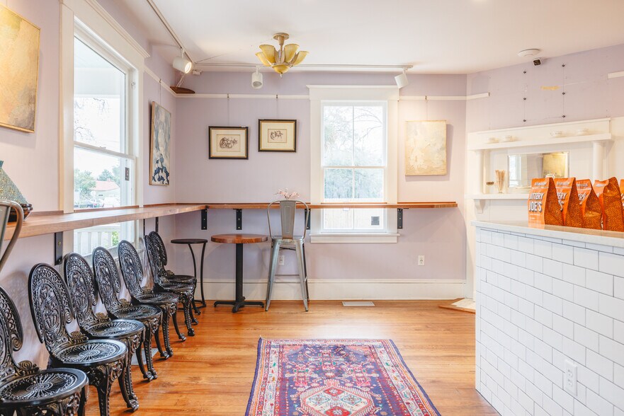 More Photos Of 9 W 43rd St, Savannah Office For Lease