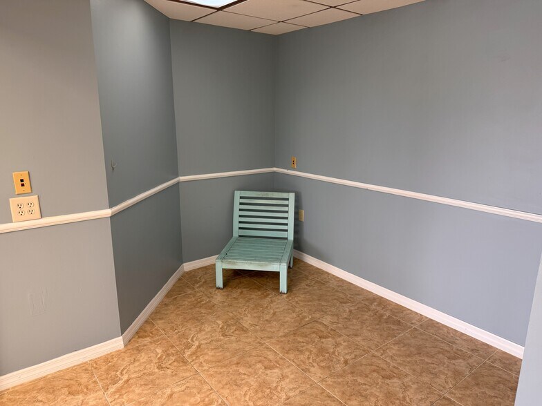 More Photos Of 5050 Gulf Blvd, Saint Petersburg Storefront For Lease