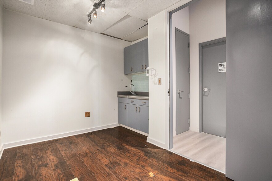 More Photos Of 5075 Leetsdale Dr, Denver Unknown For Lease