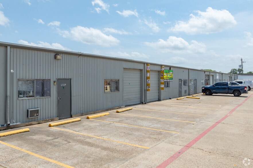 More Photos Of 9801-9811 Harwin Dr, Houston Warehouse For Lease