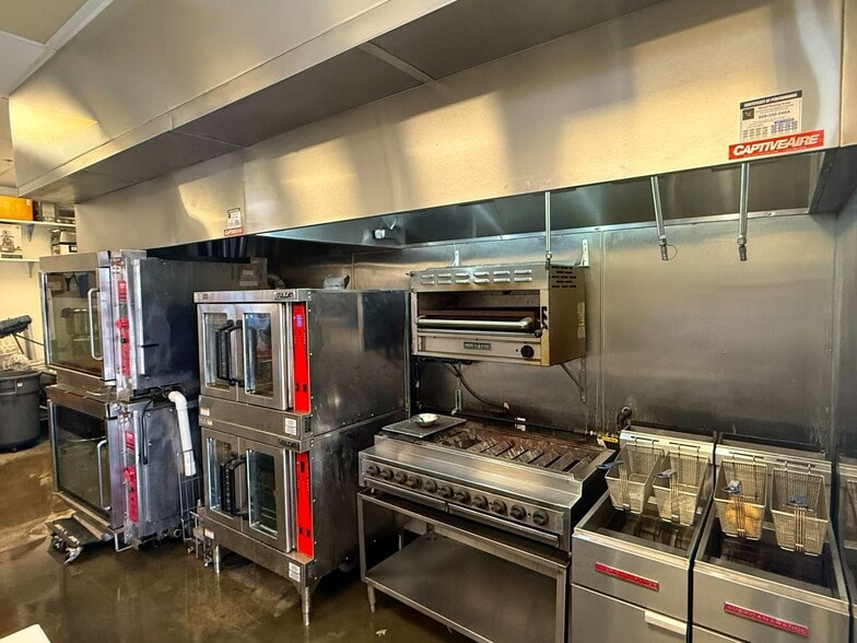 More Photos Of 4221 MacArthur Blvd, Newport Beach Freestanding For Lease