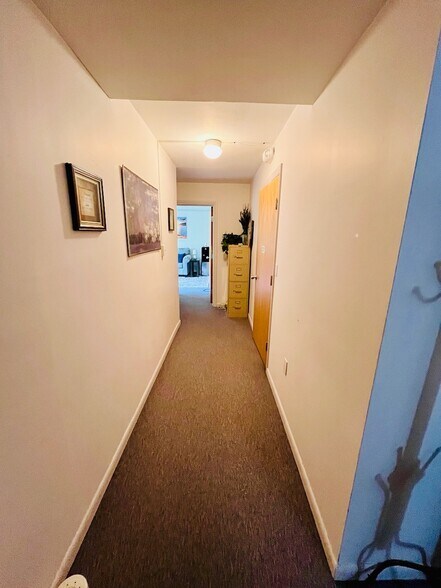 More Photos Of 567 Vauxhall St, Waterford Medical For Sale