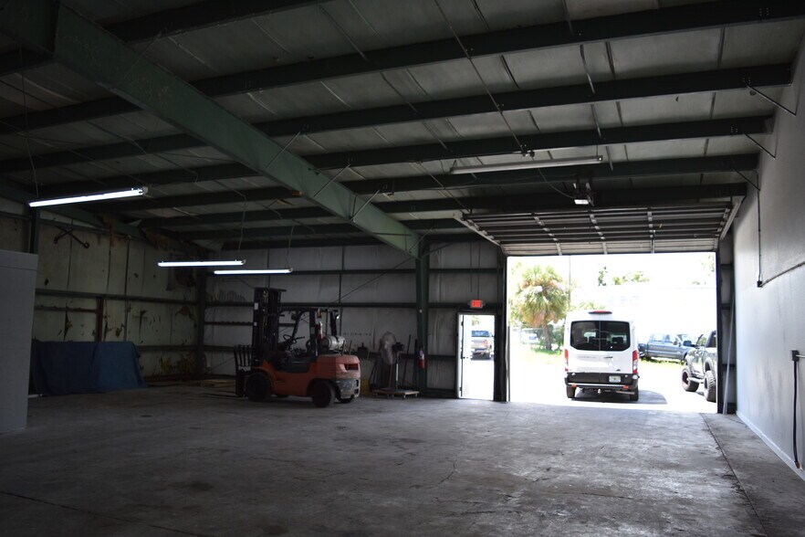 More Photos Of 12295 Automobile Blvd, Clearwater Warehouse For Lease