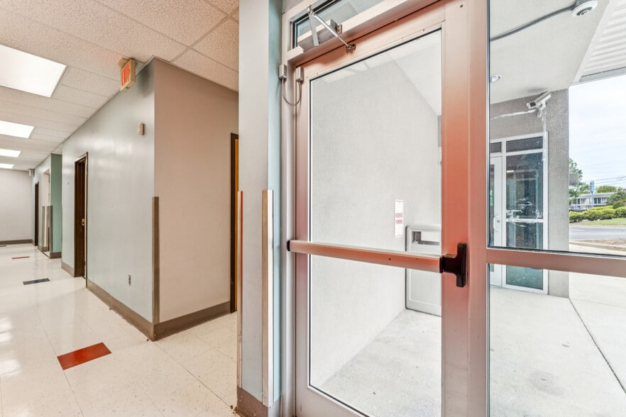 More Photos Of 1090 9th Ave SW, Bessemer Medical For Sale
