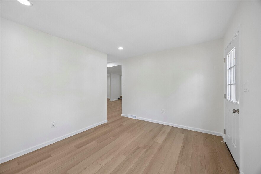 More Photos Of 102 Bristol Oxford Valley Rd, Langhorne Specialty For Lease