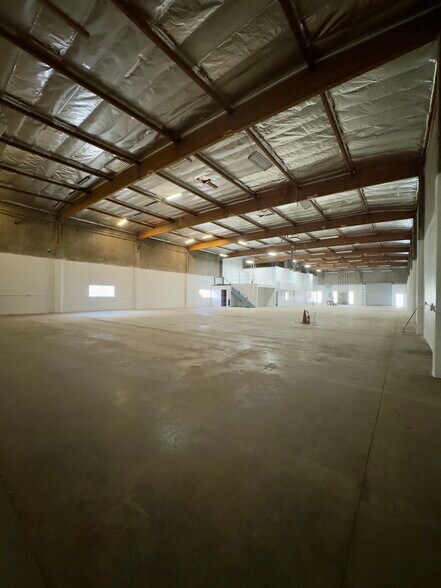 More Photos Of 9819 Glenoaks Blvd, Sun Valley Manufacturing For Sale