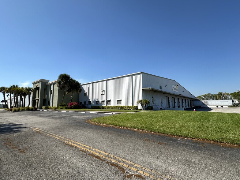 More Photos Of 625 66th Ave SW, Vero Beach Manufacturing For Sale