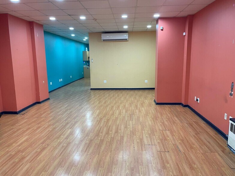 More Photos Of 7912 5th Ave, Brooklyn Office For Lease
