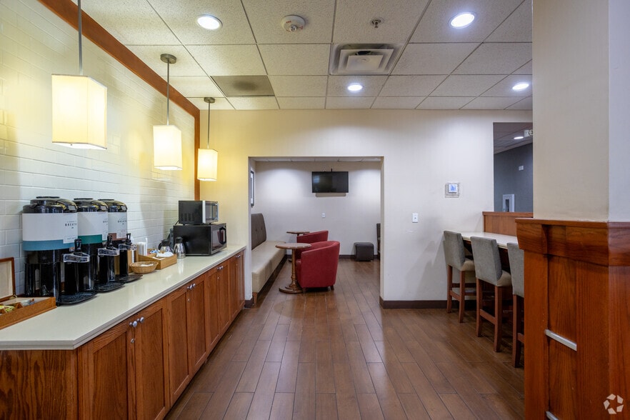 More Photos Of 8720 Gulf Freeway, Houston Hotel For Sale