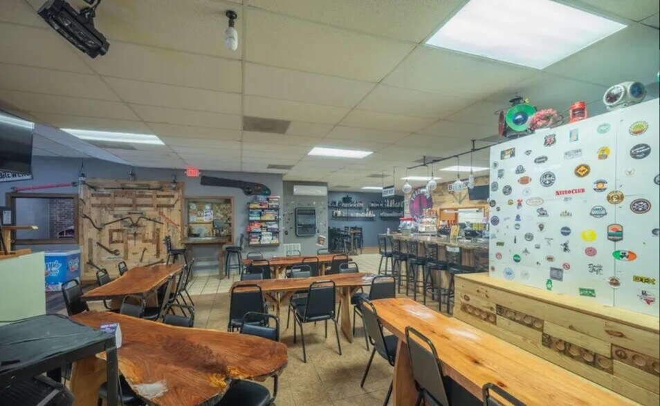 More Photos Of 1107 Cherokee Ave, Seneca Restaurant For Sale