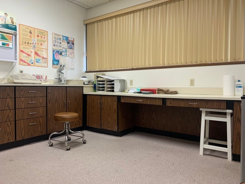 More Photos Of 4942 Higbee Ave NW, Canton Office For Sale