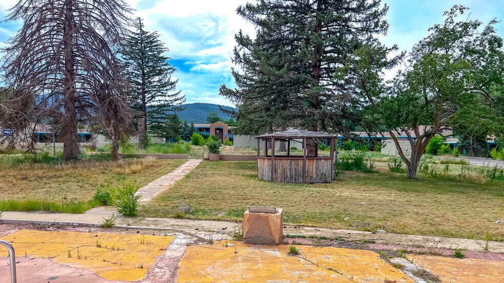 More Photos Of 413 Paseo Del Pueblo Norte, Taos Hotel For Sale