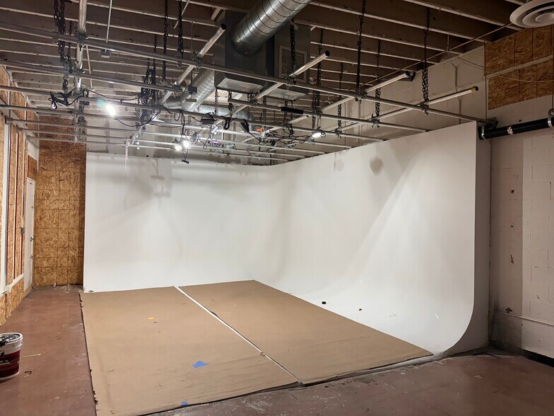 More Photos Of 1305 N Catalina St, Los Angeles Loft Creative Space For Lease