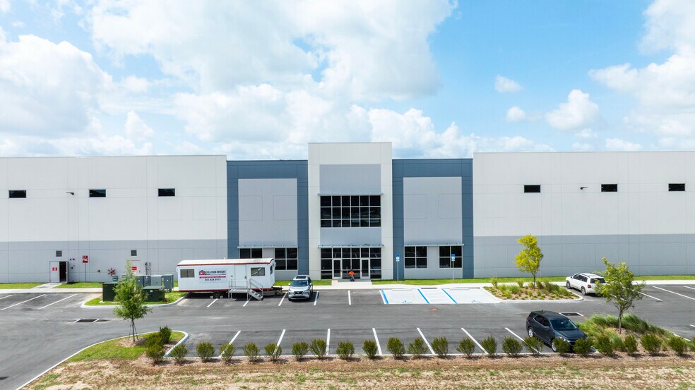 More Photos Of 4450 NW 11th St, Ocala Distribution For Sale