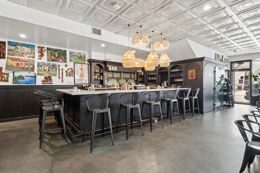 More Photos Of 8227-8229 Oak St, New Orleans Restaurant For Sale