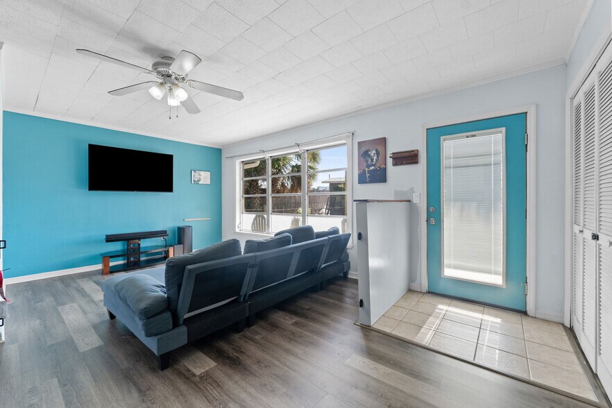 More Photos Of 925 Florida Ave, Palm Harbor Office Residential For Sale