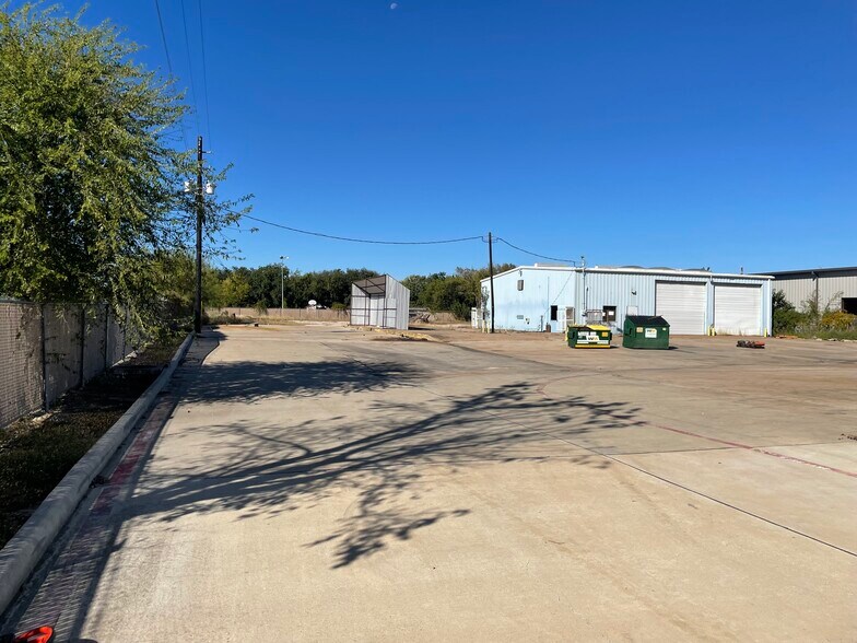 More Photos Of 109 N Richey St, Pasadena Warehouse For Lease