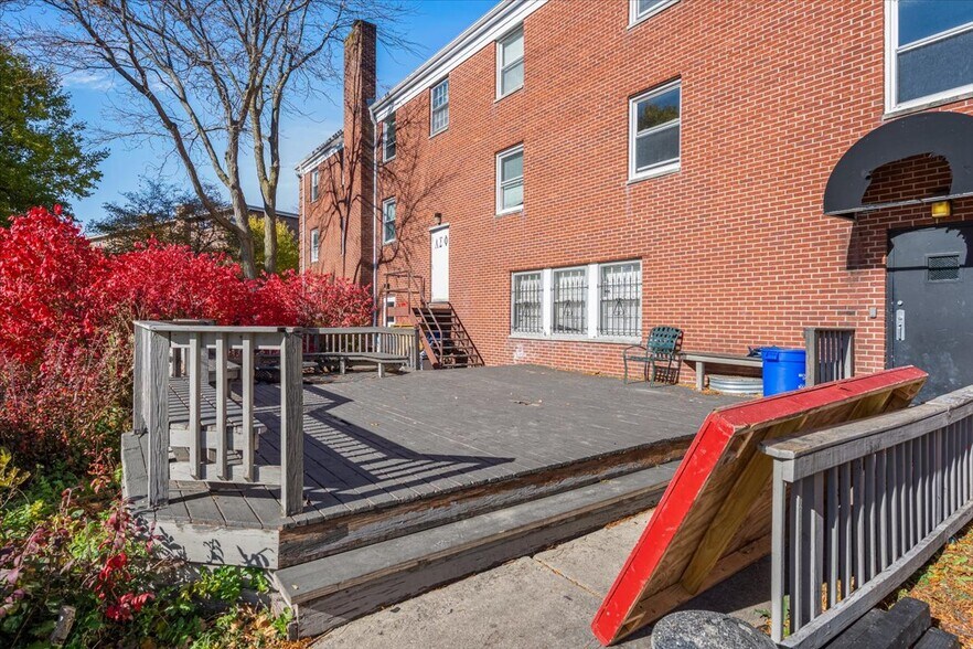 More Photos Of 928 W Hillcrest Dr, Dekalb Sorority Fraternity House For Sale